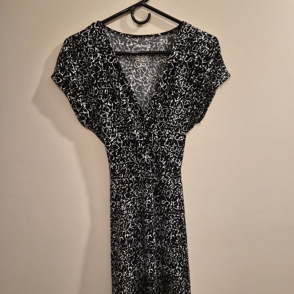Black & White Patterned Women's V-Neck Dress